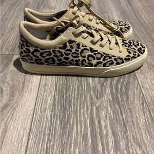 Rothy’s the lace up little desert cat